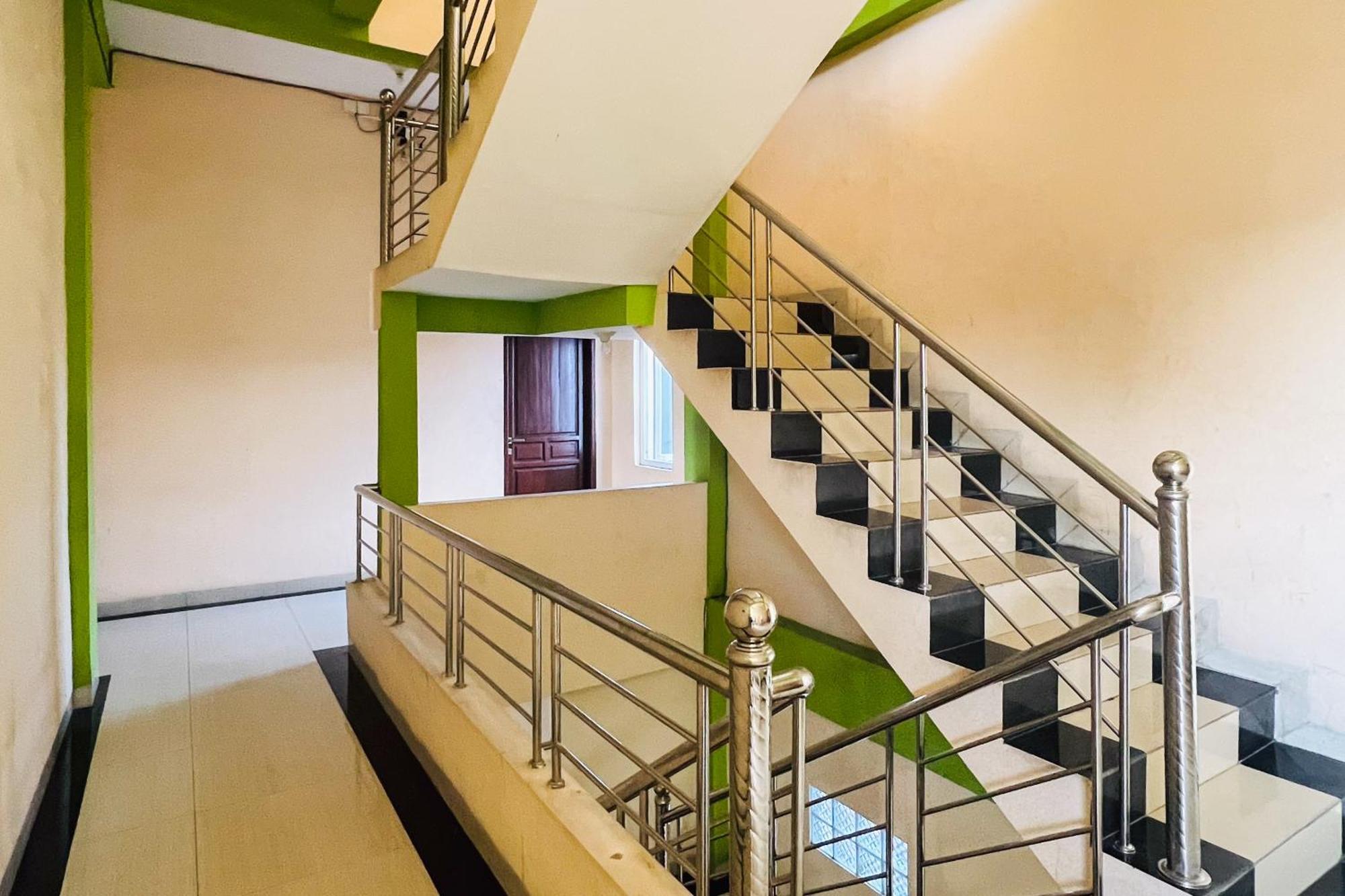 Teratai Residence Mitra Reddoorz Medan Exterior foto